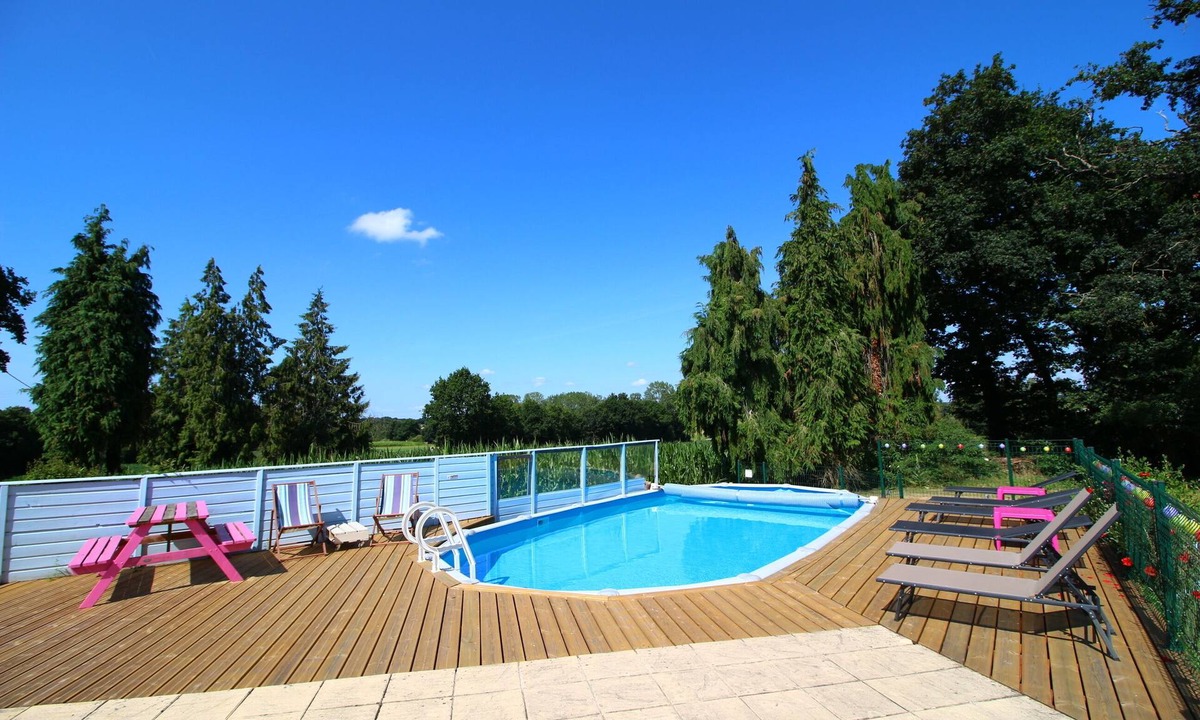 Mohon House | Daisy cottage in a quiet hamlet with shared heated outdoor swimming pool.