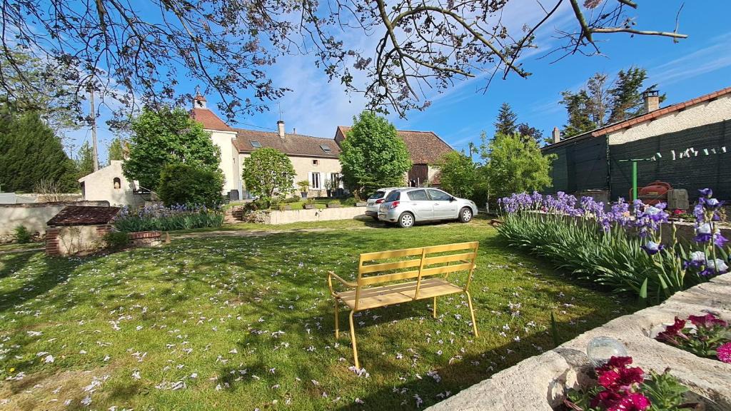 Saint-Remy-en-Rollat House | Dans colombier proche de Vichy parking privé