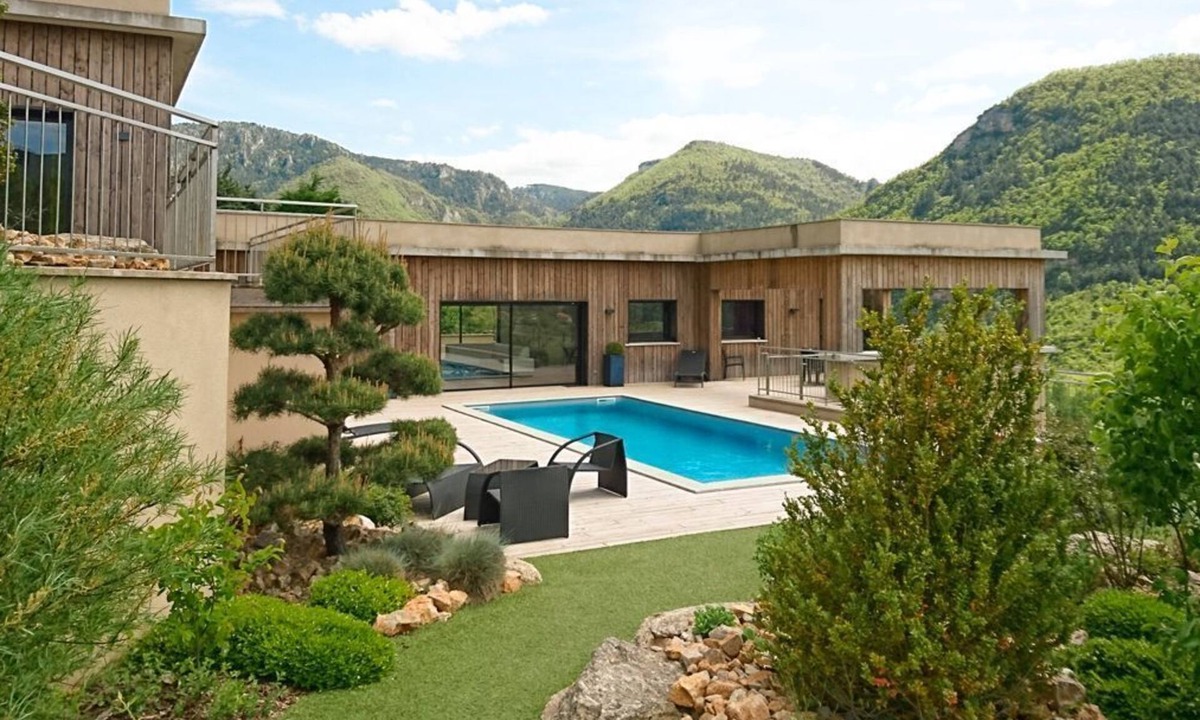 Mostuejouls Villa | Dans La Nature - Four Bedroom Villa, Sleeps 8