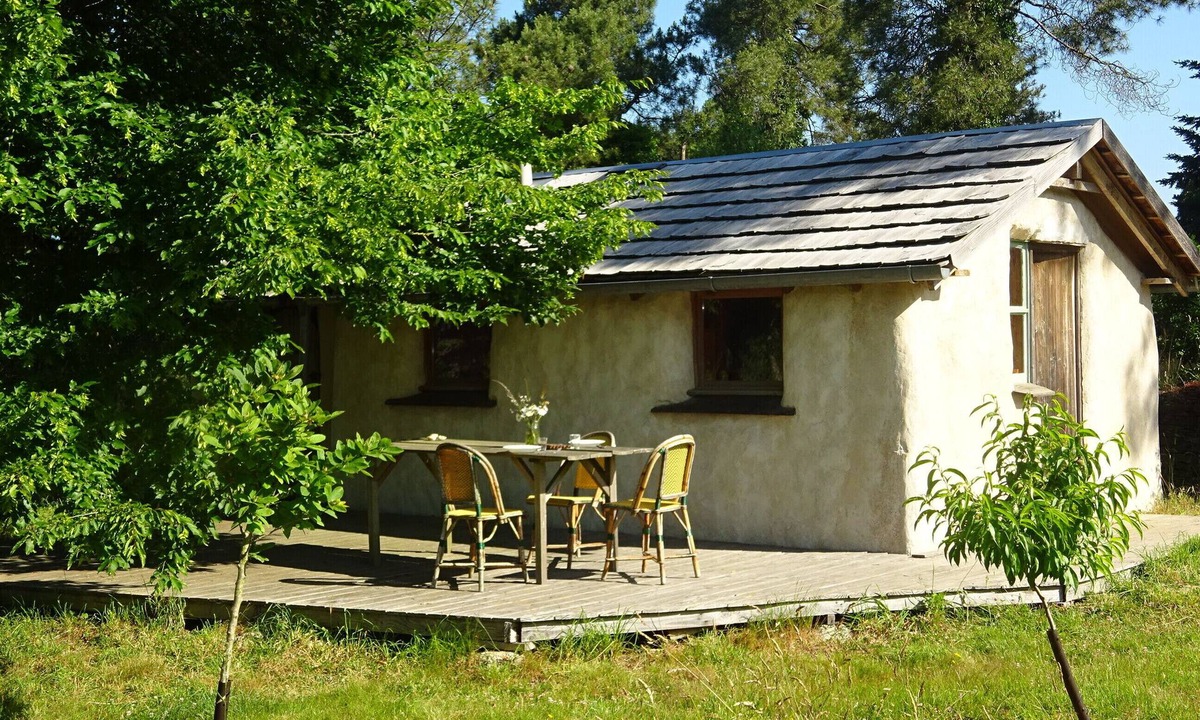 Ploermel Cottage | detached house in a bale of straw