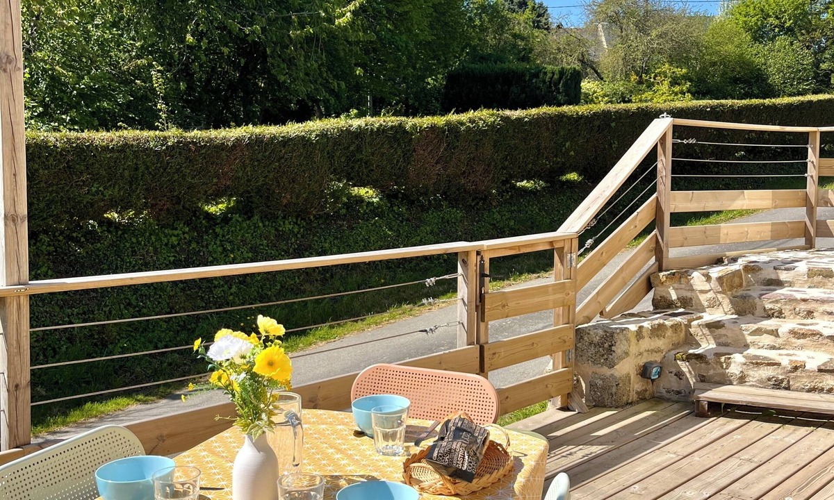 Roz-sur-Couesnon House | Detached stone house - Mt. St. Michel - set on a hill overlooking the bay