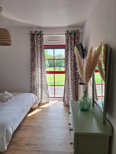 La Vraie-Croix Apartment | Domaine de Bobehec - Gîte de groupe, chambres & Salle - jusqu'à 30 couchages - Morbihan proche Vannes et plages