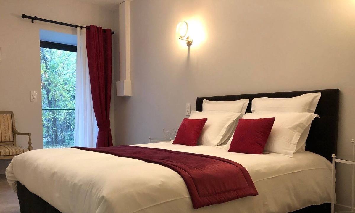 Caylus Bed & Breakfast | Domaine de Monplaisir, a prestigious place