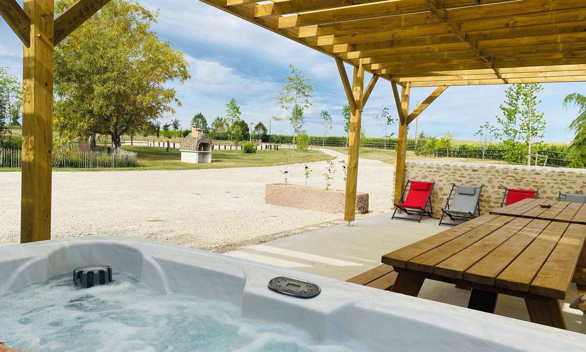 Nouans House | ❤️ Domaine de réception avec couchages & jacuzzi - 2H de Paris -gîtedupetit tenu