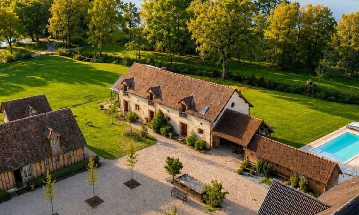 Pierrefitte-sur-Sauldre House | Domaine en Sologne - 20 beds, pool, spa, nature & ponds