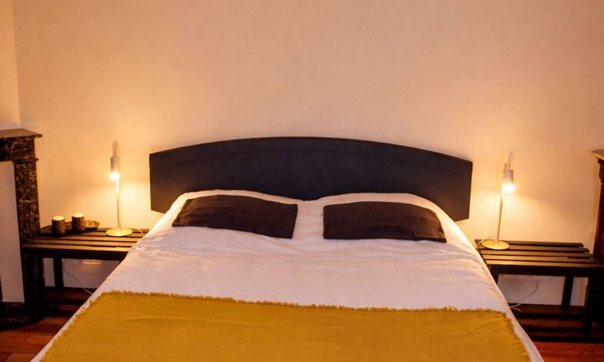 Maringues House | Double room-Superior-Shared Bathroom-Courtyard view