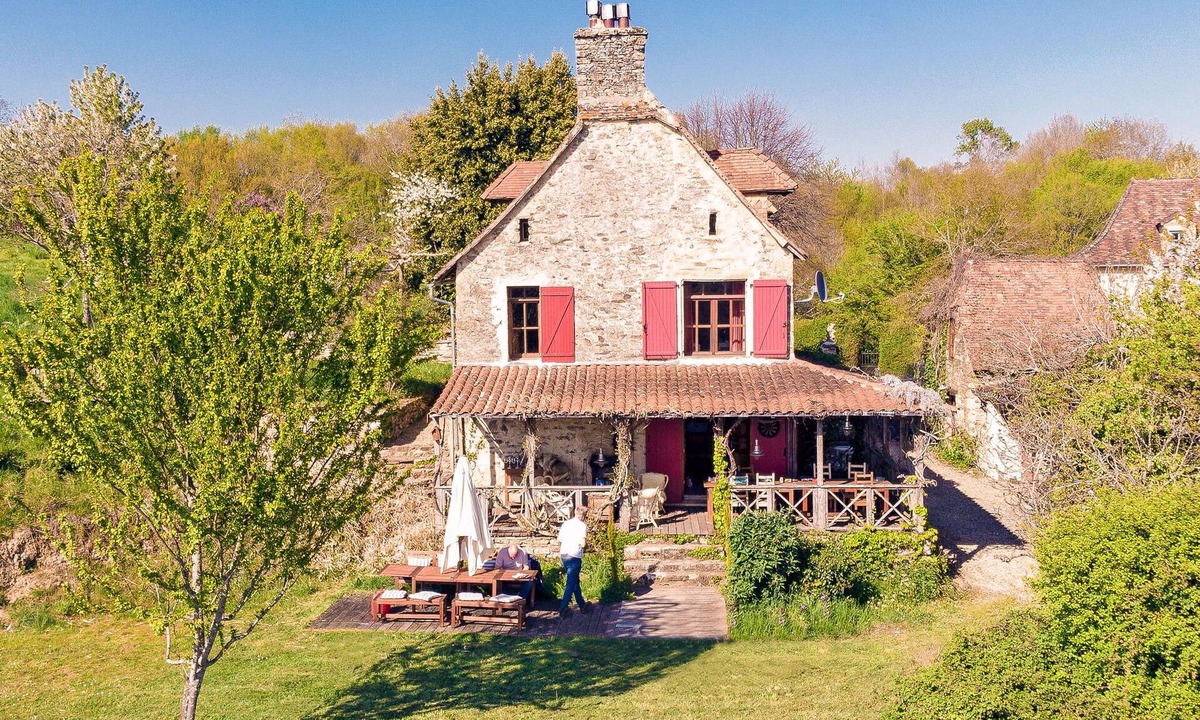 Clermont-d'Excideuil House | Dreamy Holiday Home in Clermont d' Excideuil with Fireplace