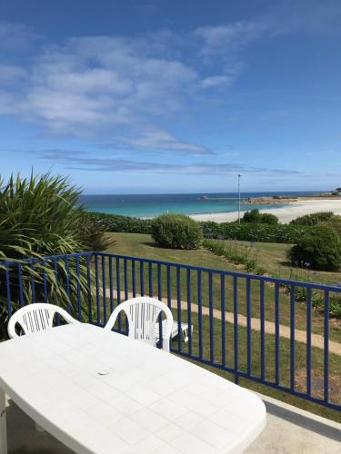 Trevou-Treguignec Apartment | Duplex 6 pers piscine et vue mer