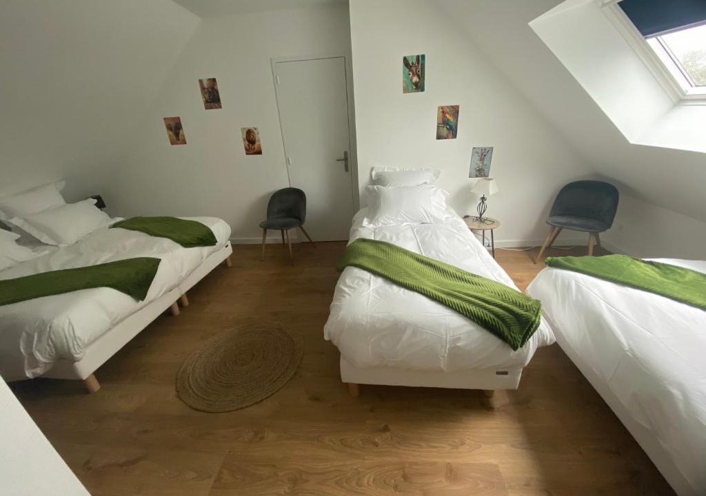 Arnage Apartment | Duplex l Auvetia 150 m circuit 24 h