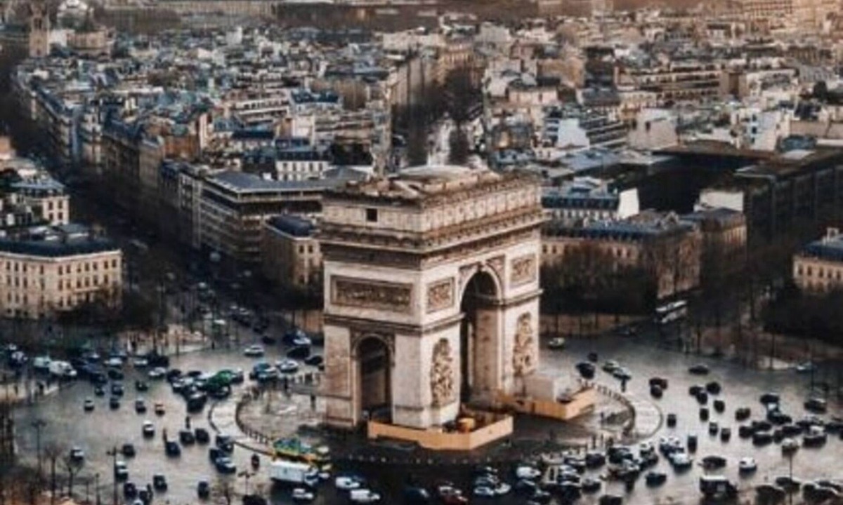 Champs-Elysees Apartment | Duplex Montmartre With Aircon In Champs Elysees