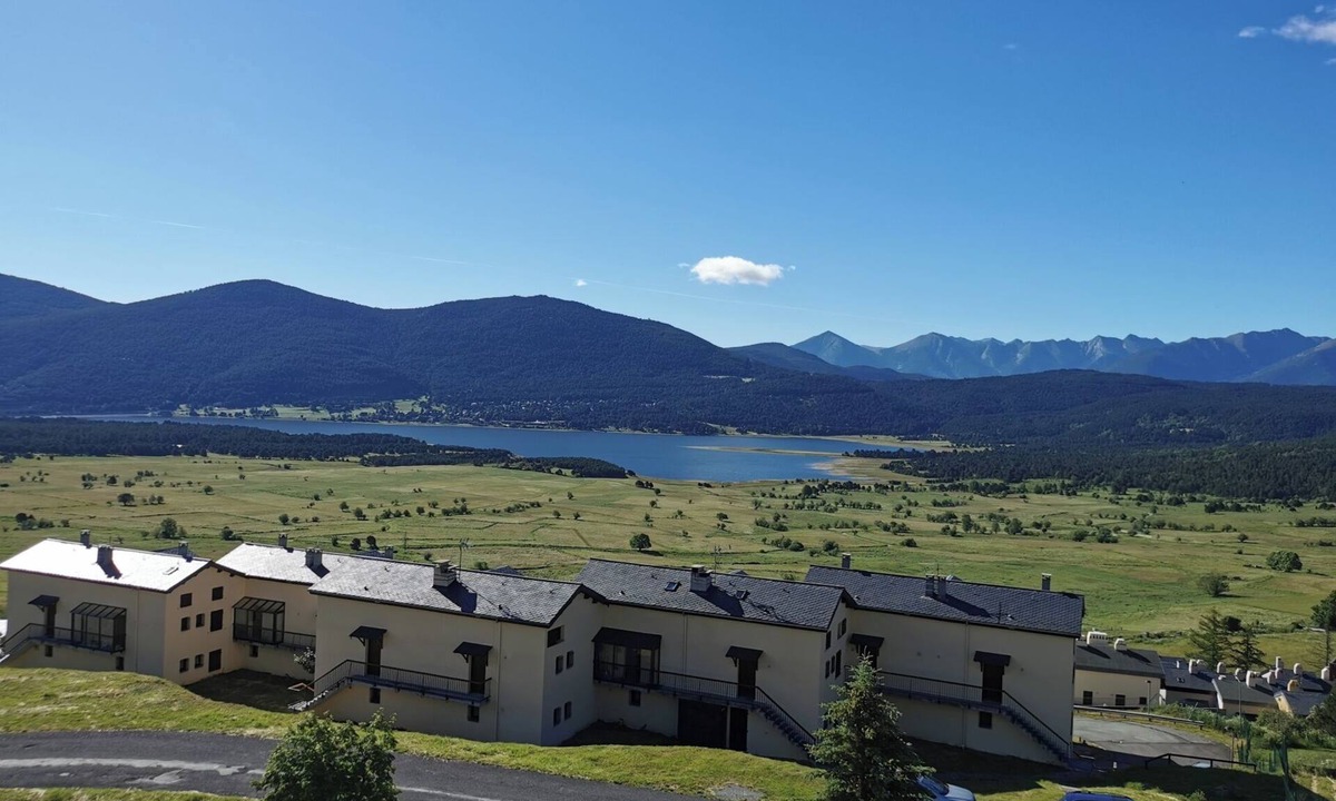 Les Angles Apartment | Duplex with lake view, ideally located for your summer and winter vacations!