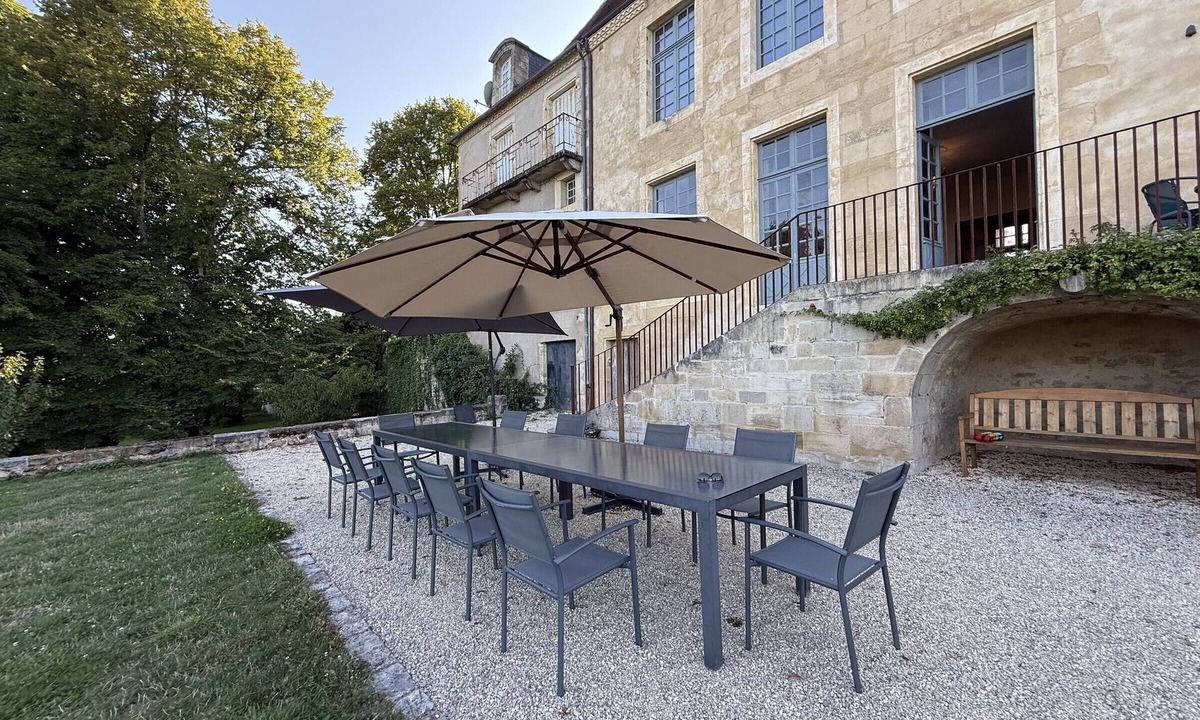 Excideuil Villa | Elegant 18th-century mansion atop medieval village