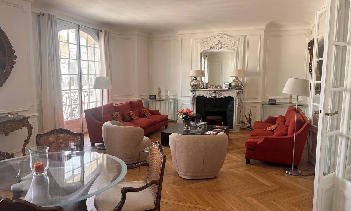 8th Arrondissement Apartment | Elegant 4 bedrooms with space & view close to Parc Monceau and Arc de Triomphe.