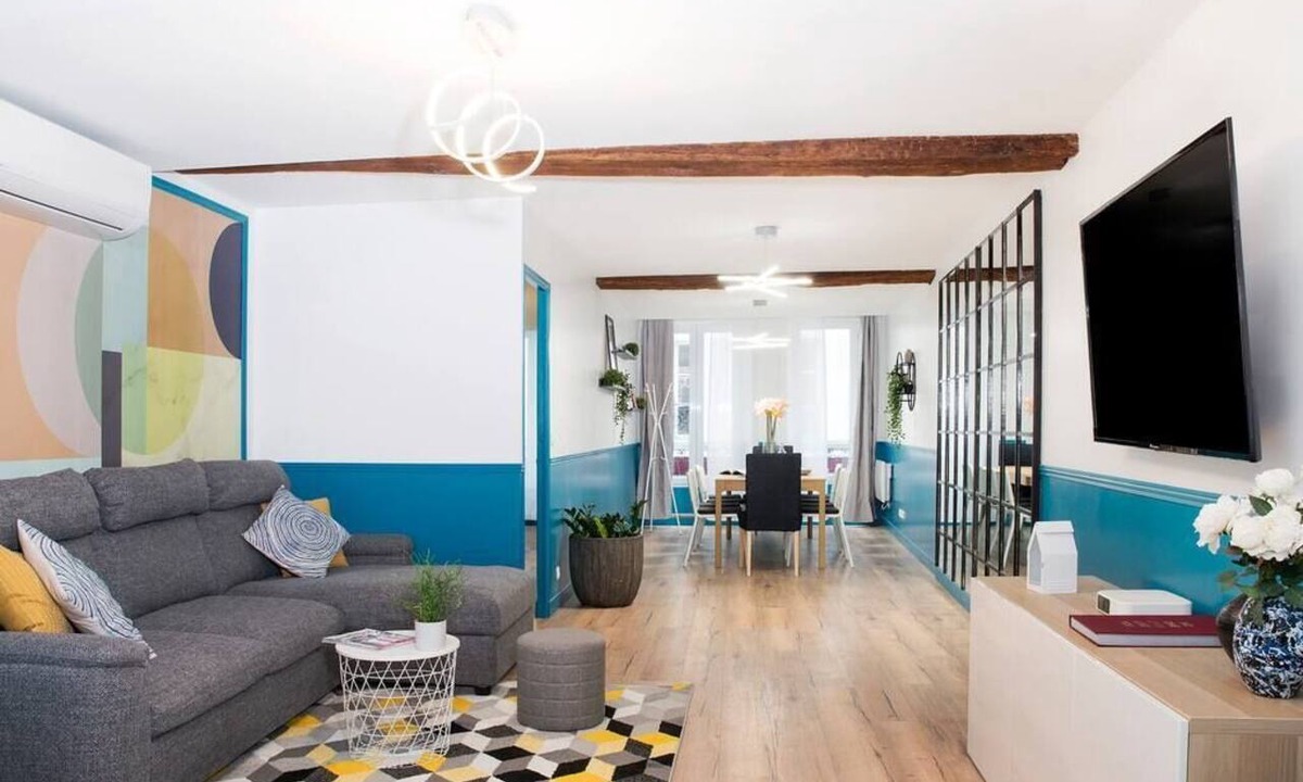 Strasbourg -Saint-Denis Apartment | Elegant, Air-conditioned & Central, close Marais
