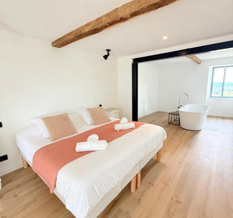 Figarol House | Entrée indépendante - Suite spacieuse - Bain îlot - Jardin privé & Vue Pyrénées