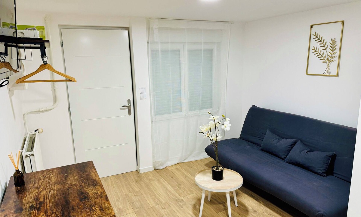Verneuil-en-Halatte Apartment | Equipped garden level 20m2