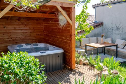 Saint-Victor-sur-Loire Apartment | Escale victorienne suite prestige