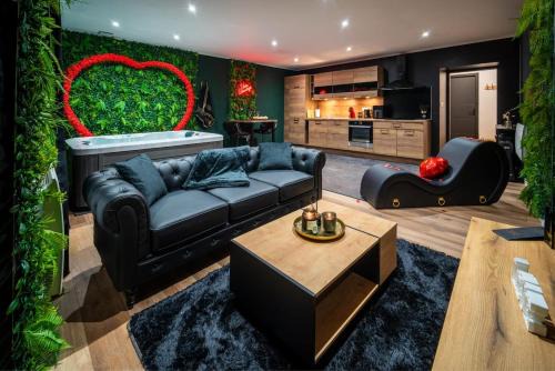 Nozeroy Apartment | Escapade amoureuse, Love Room avec jacuzzi privé