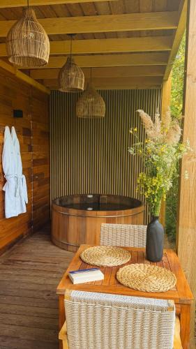 Montcresson Cabin | Escapade luxe avec bain nordique privatif au bord du canal