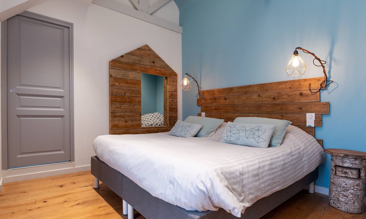 La Croix-Hellean Bed & Breakfast | Esprit Cabane Guest Room – Les Hortensias