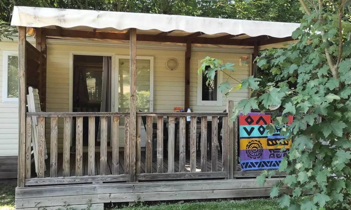 Saint-Paul-de-Vezelin House | Essential 2-bedroom mobile home with television sleeps 4