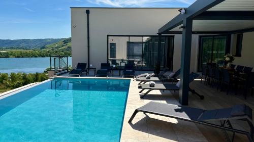 Saint-Vallier Apartment | Evasion au Bord du Rhône
