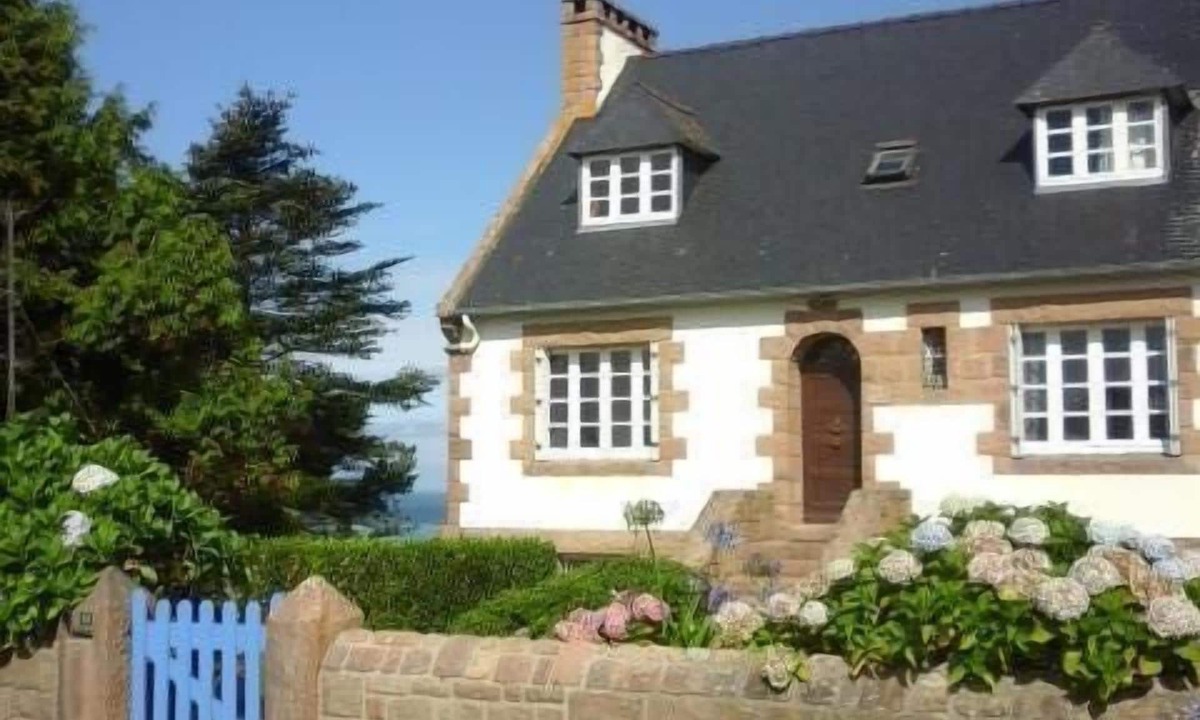 Plougrescant House | Exceptional family home with sea view, sleeps 9/10. Pink granite coast