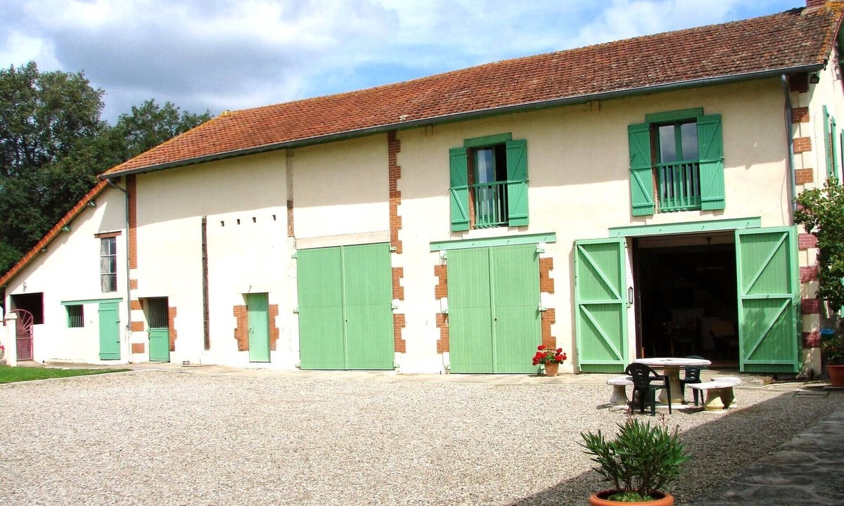 Huriel House | EXCLUSIVE ESCAPADE: GITE WITH SWIMMING POOL Freshness and relaxation guaranteed