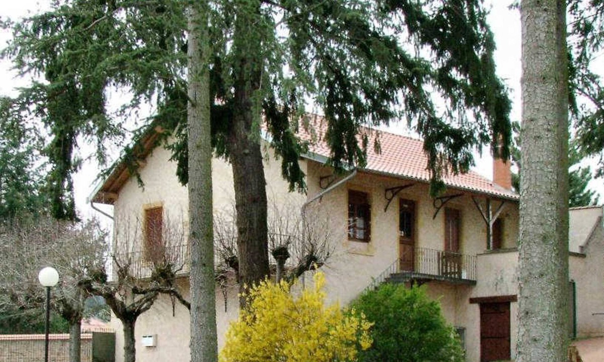 Saint-Andre-dʼApchon Cottage | Family cottage in the heart of Côte Roannaise - Pets allowed