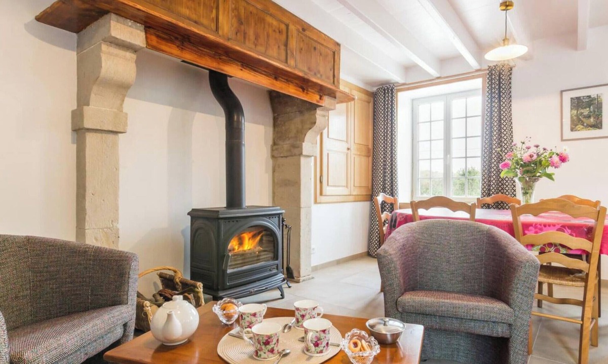 Le Vretot Cottage | Family house with secure garden and terrace