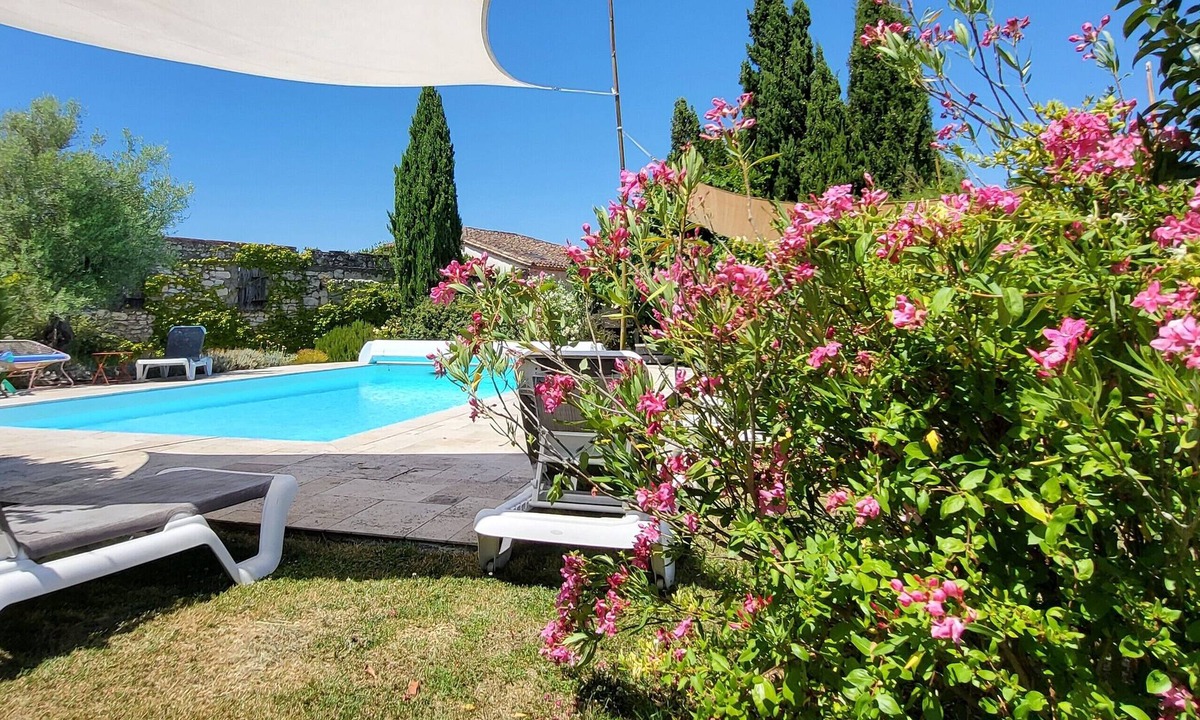 Penne-d'Agenais House | Family home with heated pool and garden, dogs welcome, sleeps 9