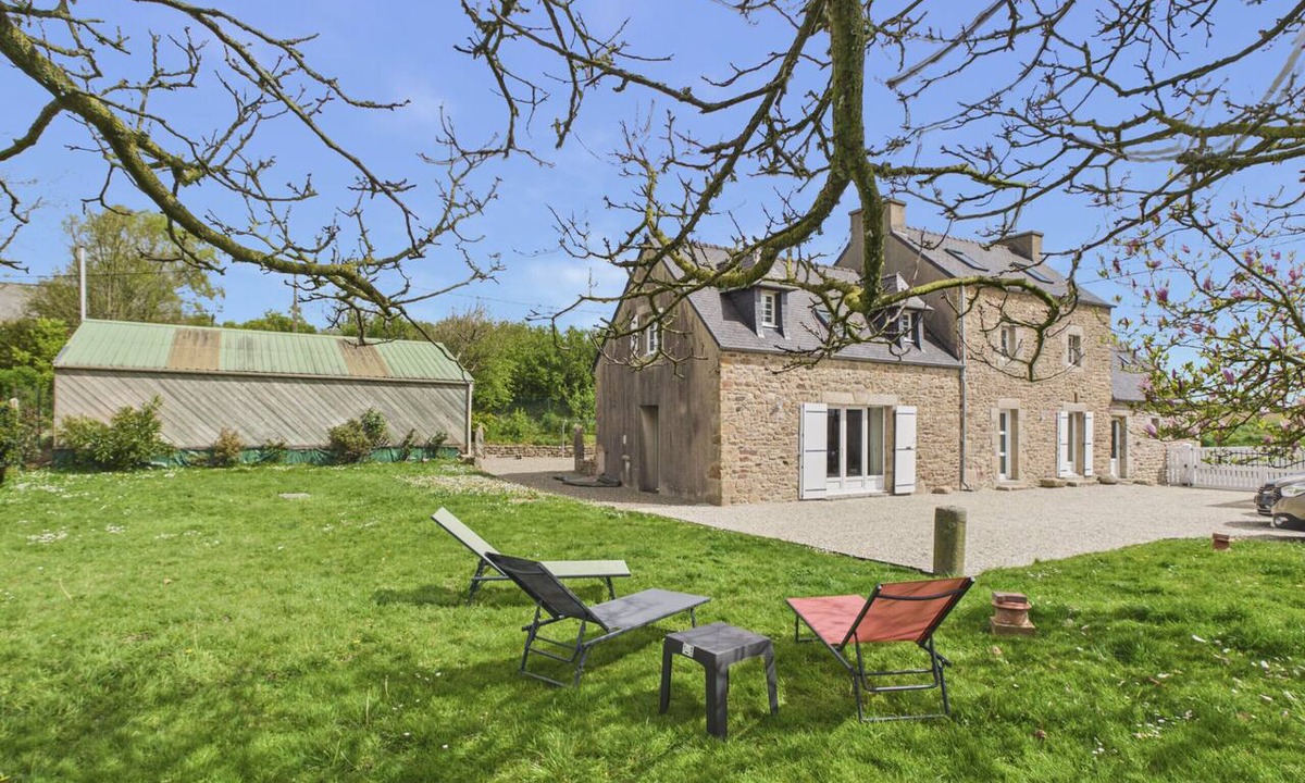 Kerlouet House | Family home with large garden in a quiet area