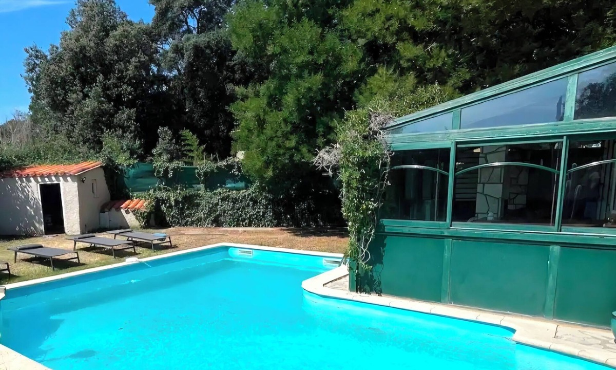 Elne Villa | Family villa 12 pers private pool jacuzzi air conditioning Elne