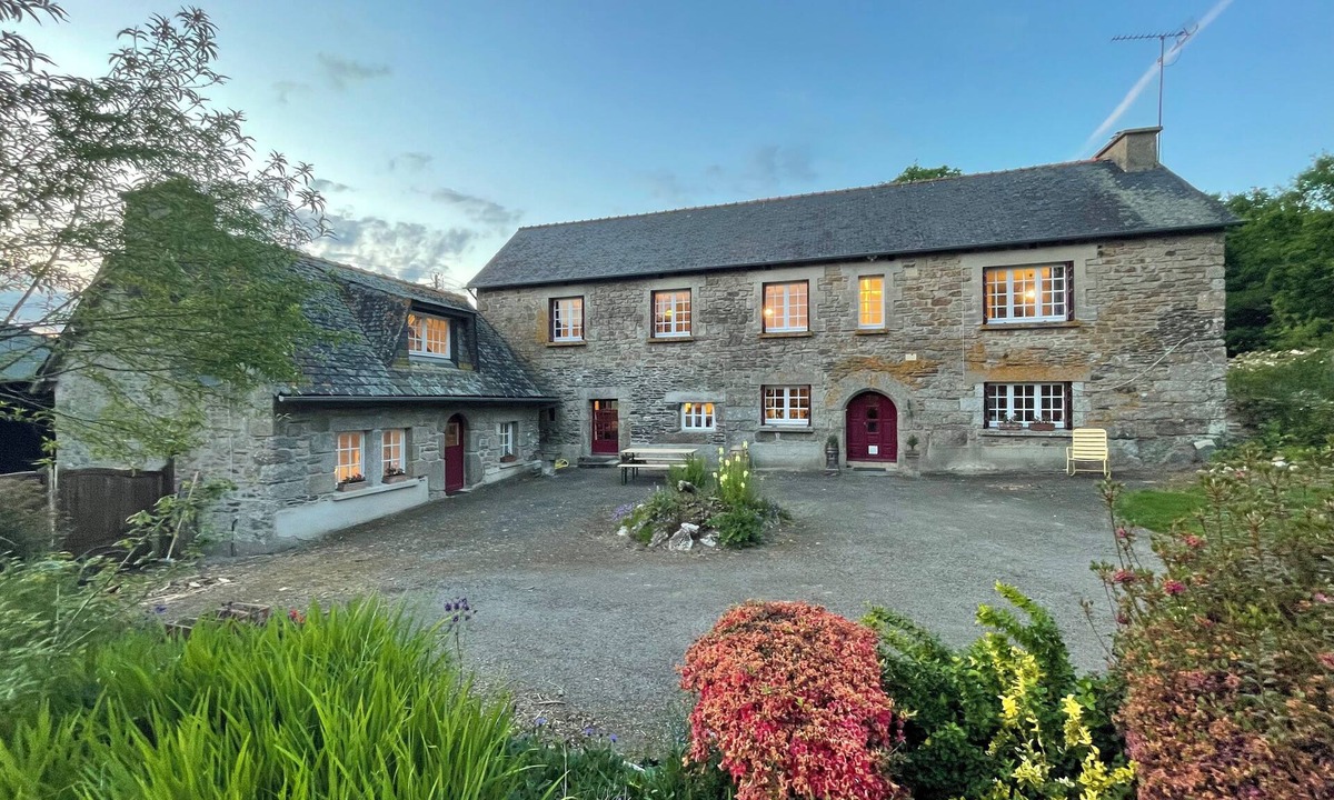Saint-Nicolas-du-Pelem House | Farmhouse and Cottage with heated pool, Sleeps 9