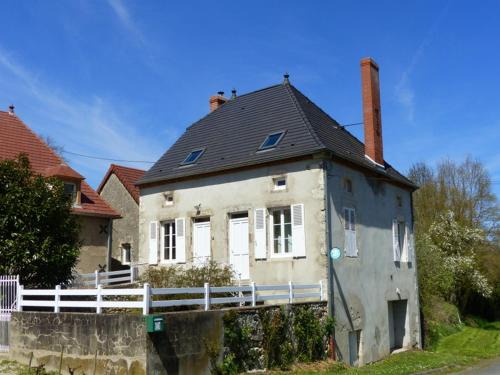 Bransat House | Ferme bourbonnaise rénovée avec jardin, animaux admis - FR-1-489-295