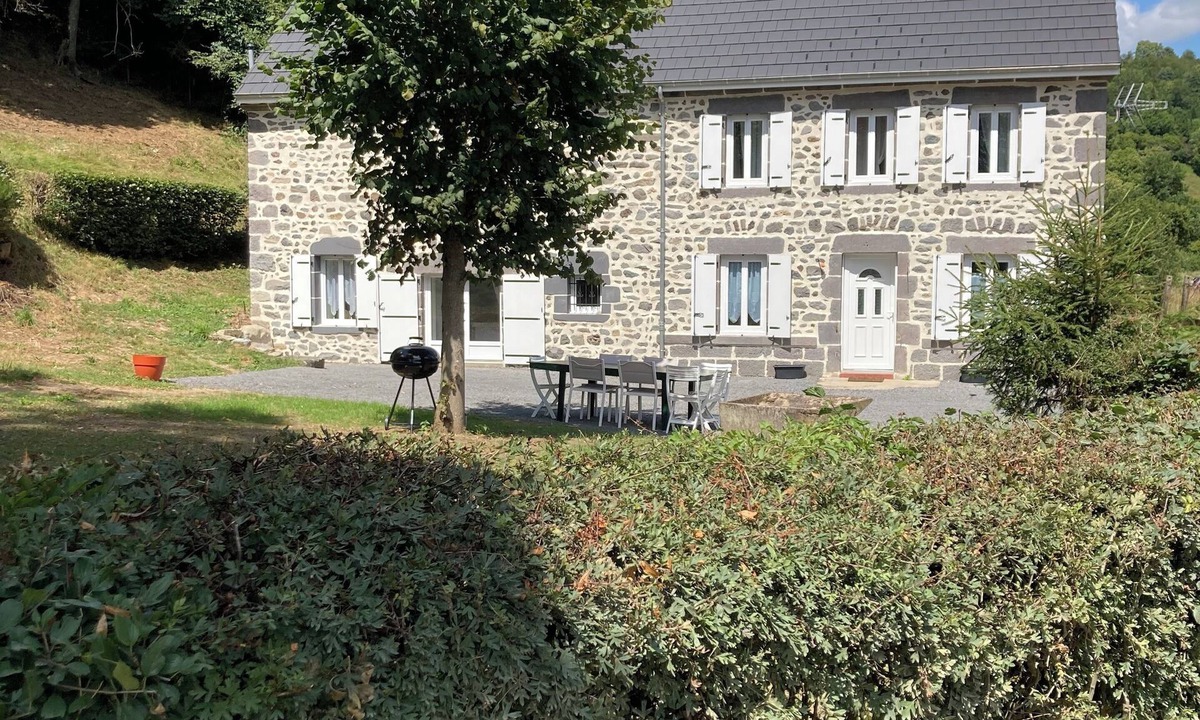 Gelles Villa | Ferme Familiale Rénovée Dans un Village Tranquille