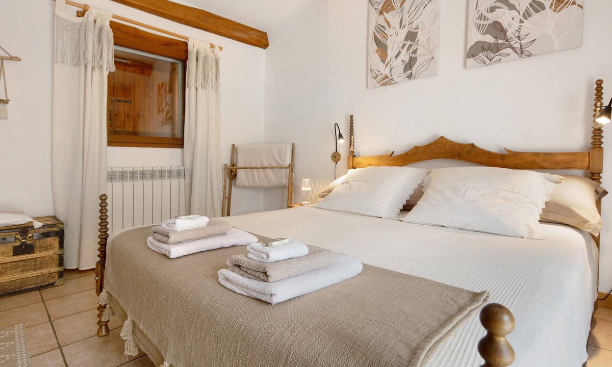 Saumane Apartment | First Floor: "Le Mont Lozère" Room 20 m² with Private Terrace