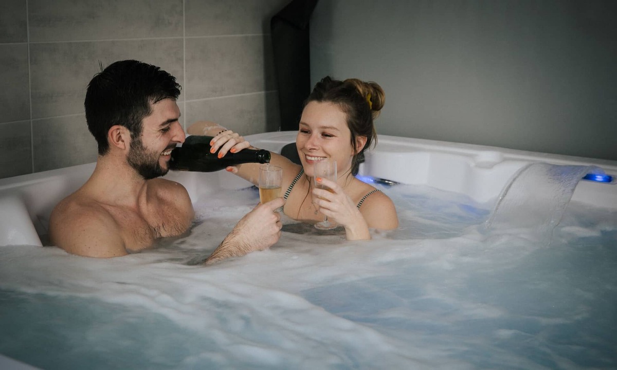 Gavres House | For a weekend or romantic getaway with Jacuzzi and sea view