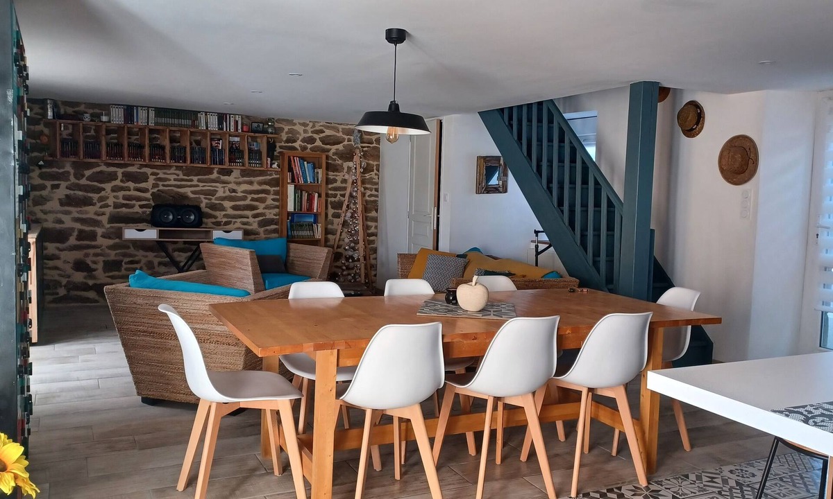 Saint-Caradec-Tregomel House | For rent in the commune of St caradec tregomel half an hour from Lorient