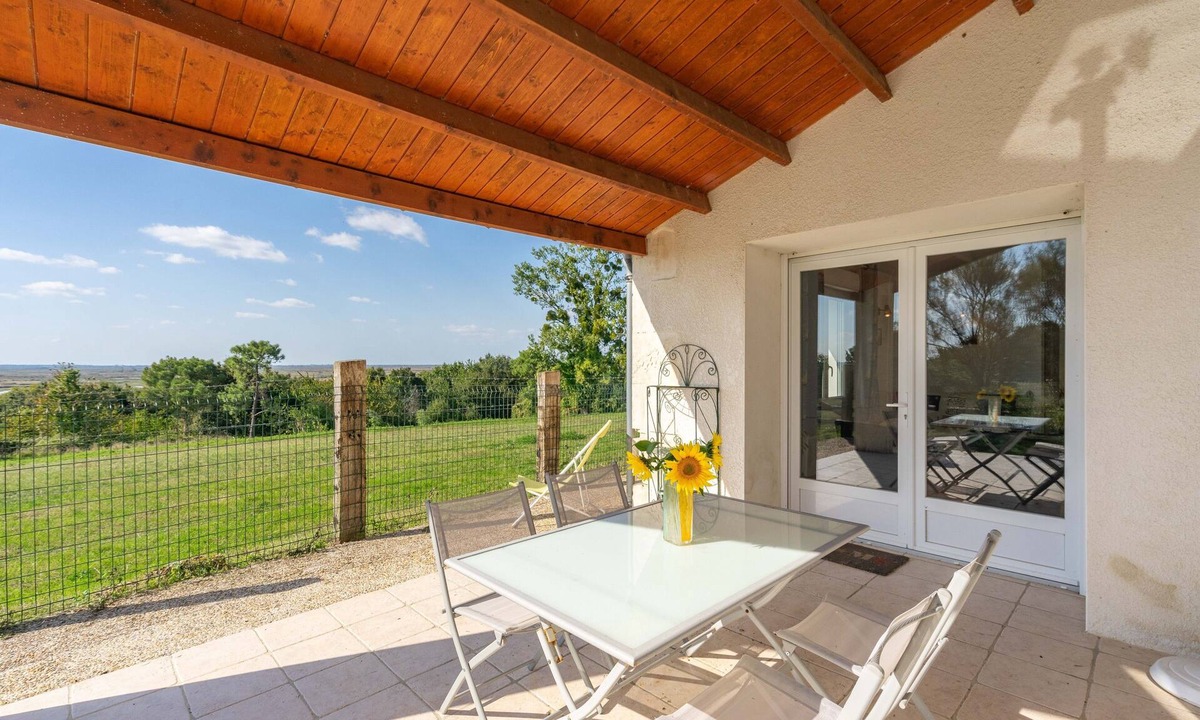 La Gripperie-Saint-Symphorien House | 'Gite Piscine Intérieure Brouage' House with Private Terrace, Shared Garden, and Wi-Fi