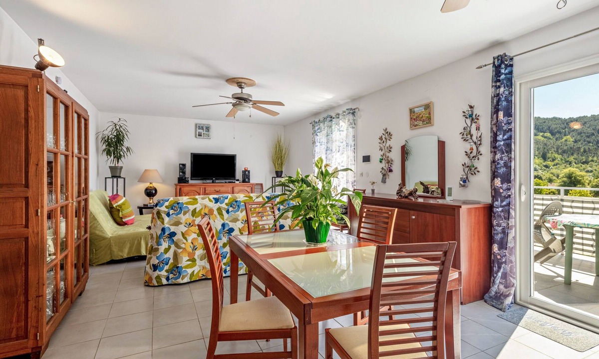 Saint-Etienne-Vallee-Francaise Apartment | L'Enclos – Ideal stopover on the Stevenson Trail (GR70), mountain views and private terrace