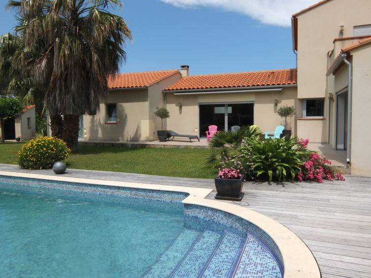 Saint-Genis House | 110 m² House ∙ 4 bedrooms ∙ 8 guests