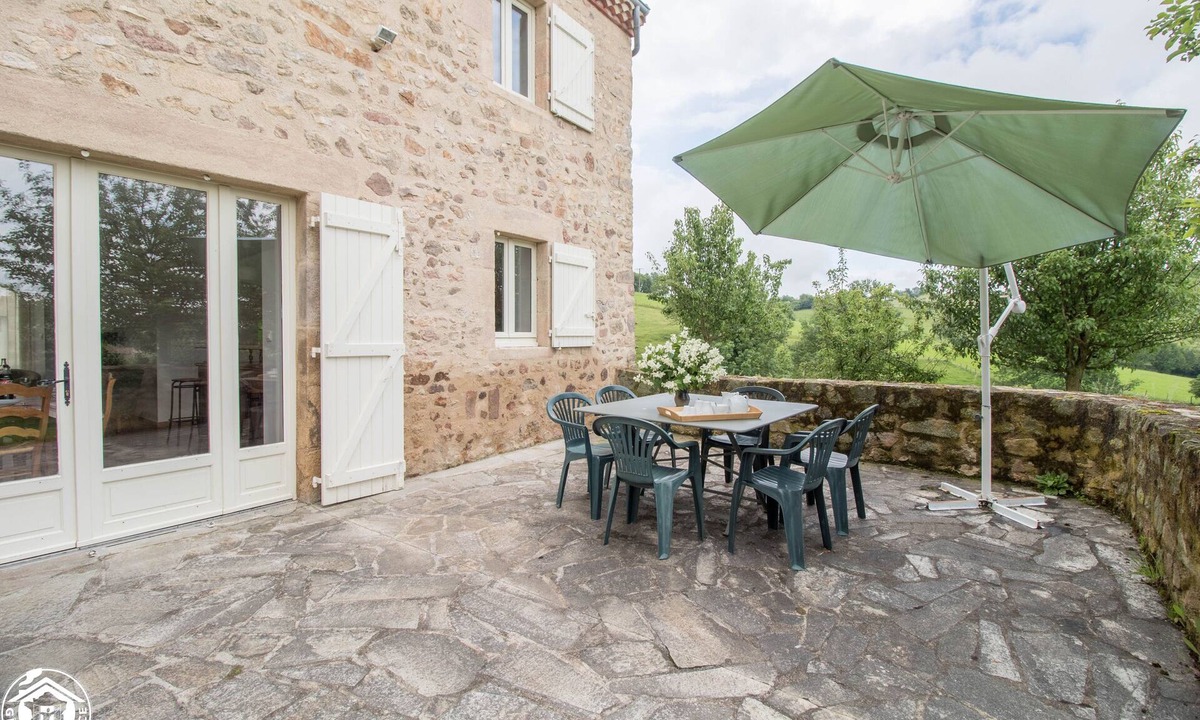 Saint-Quentin-sur-Sauxillanges House | Gîte * MAJES GOULAPIE with terrace and sunset