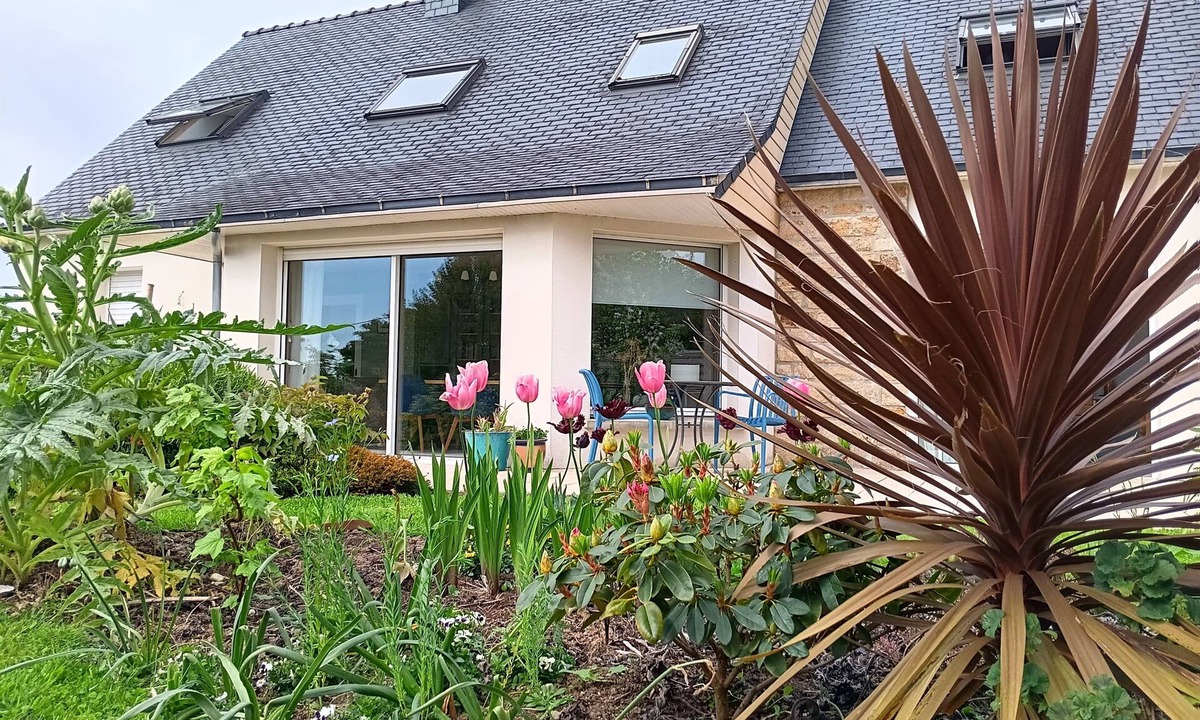 Le Relecq-Kerhuon House | ♿ Fully accessible haven of peace - The sea just 50 meters away!