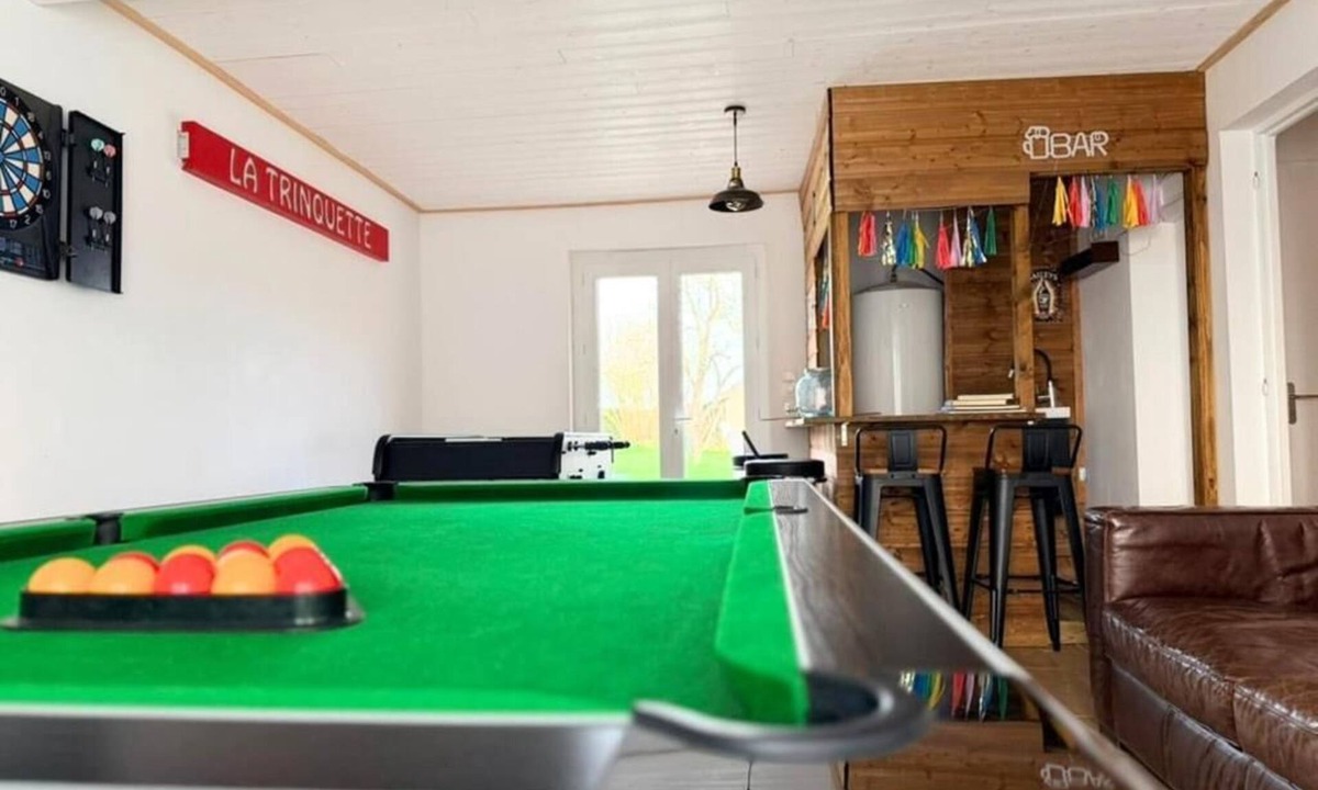 Pontorson House | "Fun House for 15 people, 5 minutes from Mont St Michel