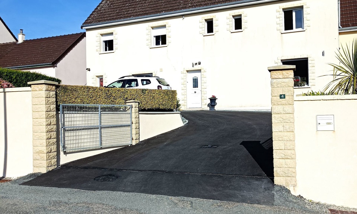 Les Moitiers-d'Allonne Apartment | Furnished apartment 50 m 2 for 4 pers. max 1500 m from the Hatainville beach.