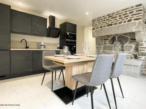 Saint-Quentin-les-Chardonnets House | Gîte Confortable pour 2 avec Terrasse et WIFI en Normandie - FR-1-497-253