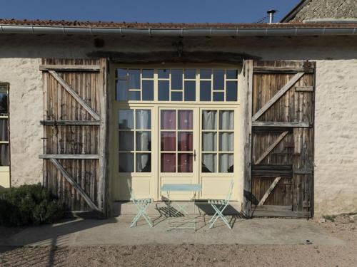 Saint-Bonnet-de-Rochefort House | Gîte Écologique Confortable avec Jardin et Animaux Acceptés - FR-1-489-181