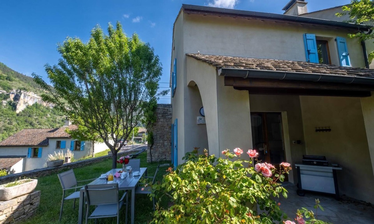 Saint-Rome-de-Dolan House | Gîte 2/4 pers. at Castel de la Peyre
