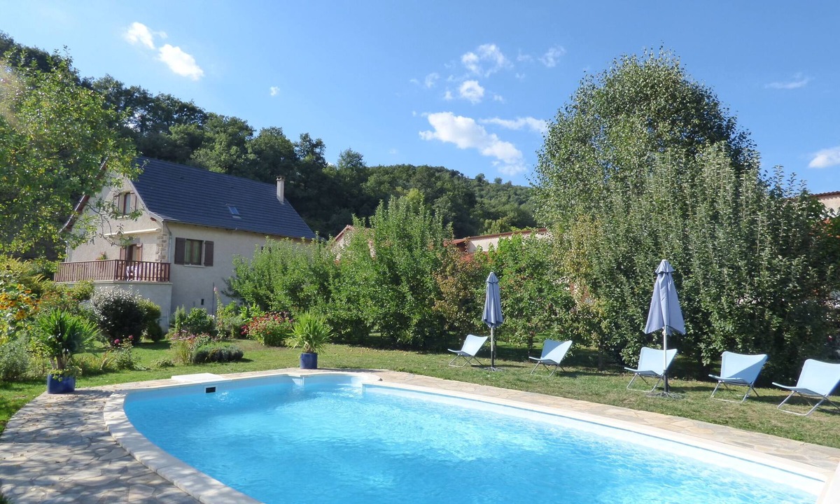 Massiac House | Gîte au Cœur du Cantal Avec Piscine